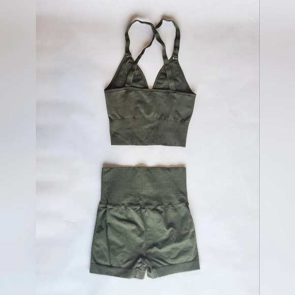 Bundle!! || FREE PEOPLE MOVEMENT || NWOT Good Karma crop top, shorts - Picture 5 of 7